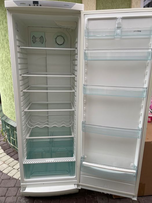 Холодильник 180см.