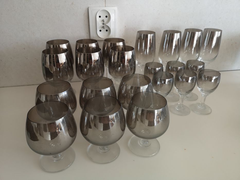 22 kieliszki + 16 szklanek gratis