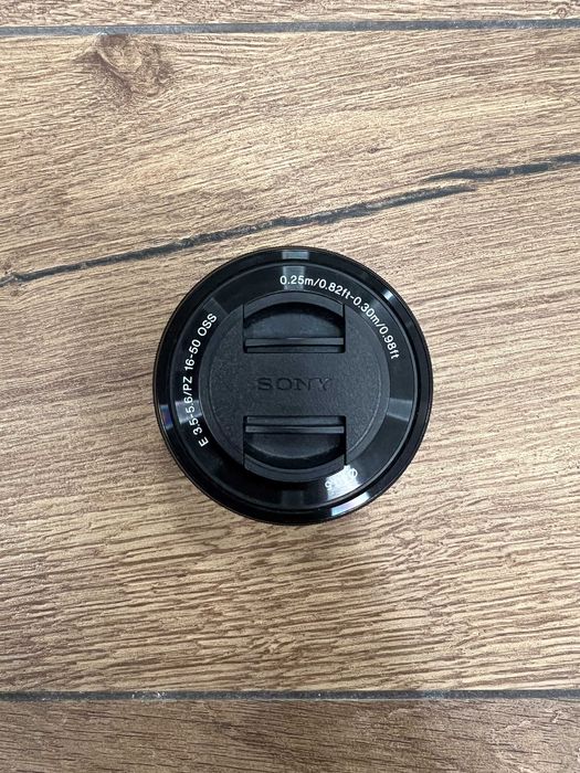 Obiektyw Sony E 16–50 mm f/3.5–5.6 OSS (I generacja, 2012)