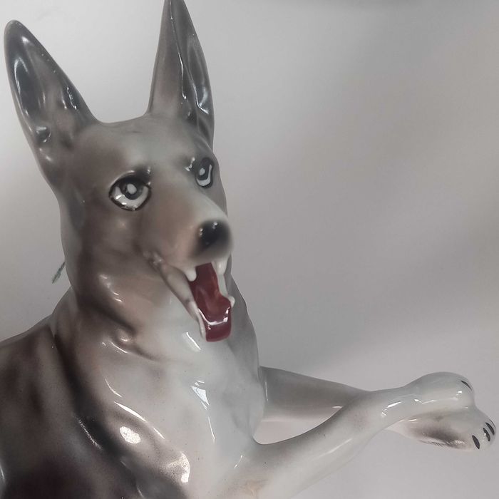 Figurka pies wilk owczarek porcelana prl