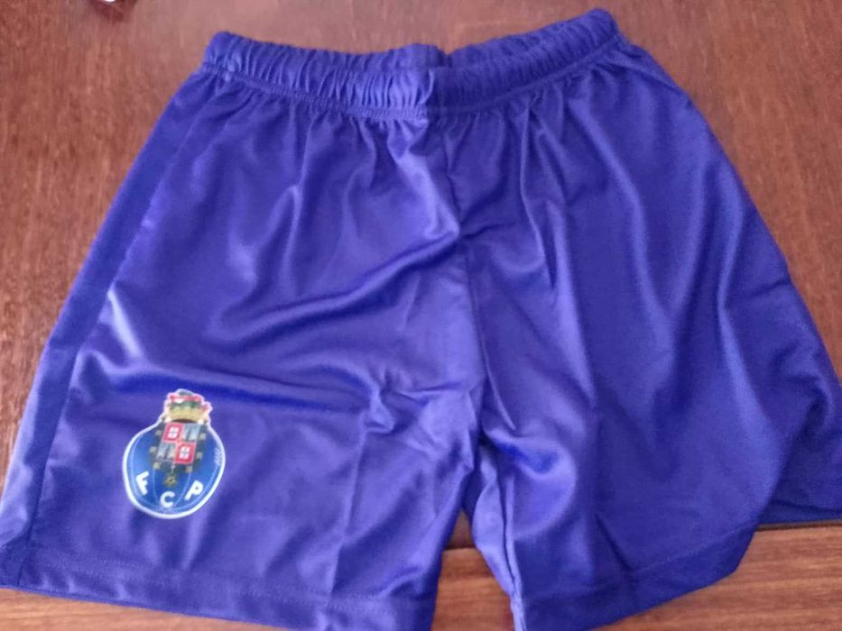 Conjuntos desportivos (calção e camisola) de boa qualidade