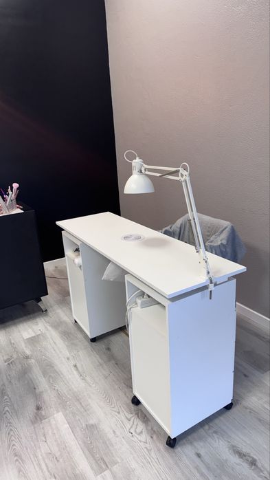 Procura-se profissional de estética / unhas / pestanas