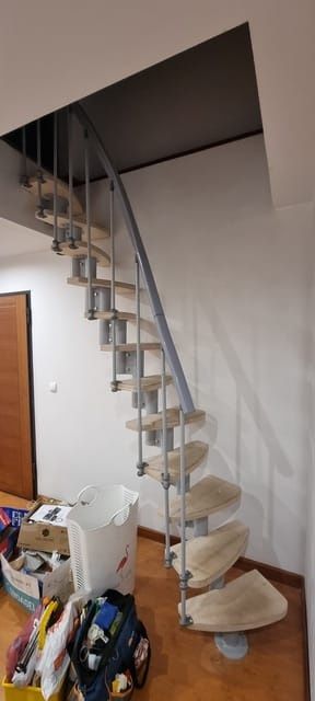 Escadas de serviço novas