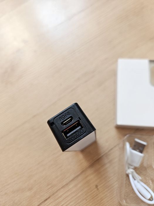 Nowy Power Bank 2600 mAh