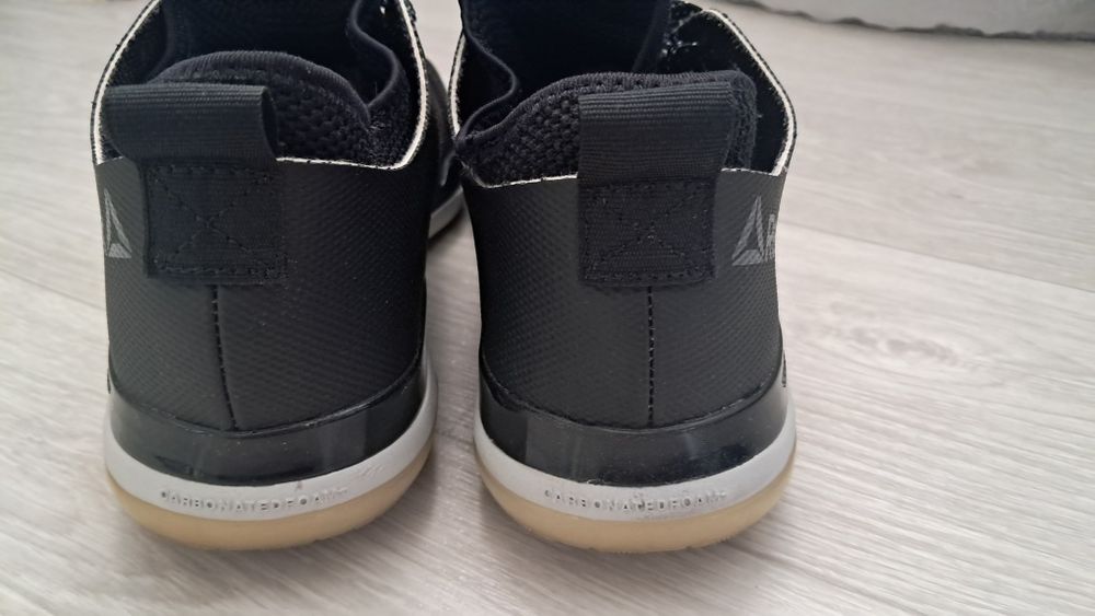 Продам жіночі кросівки фірми Reebok Nike
