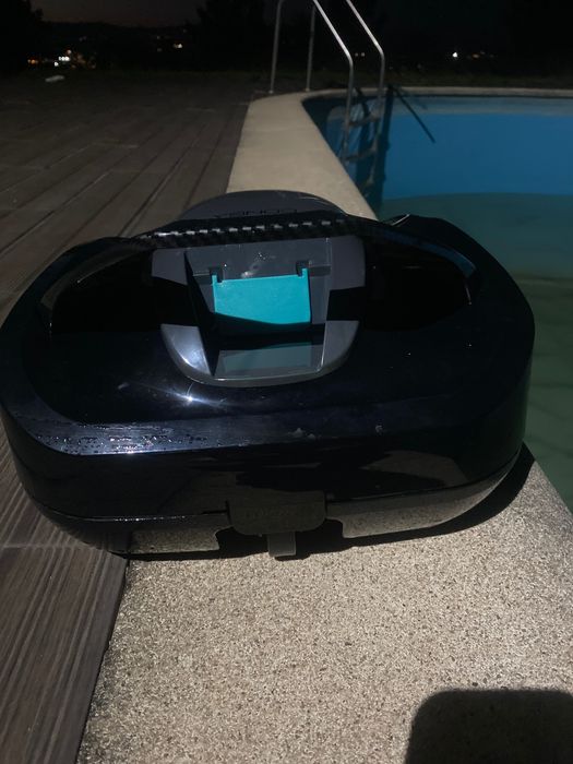 Robô limpar piscina