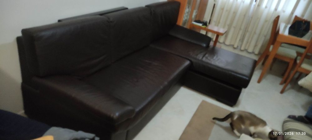 Sofá em pele em bom estado