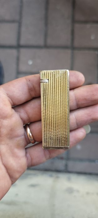 Isqueiro a gás da marca SUNEX.