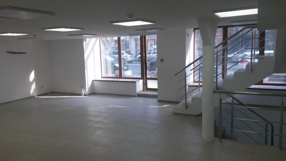 Оренда торгівельно-офісне приміщення 228,8м.кв. вул. Січових Стрільців 12.