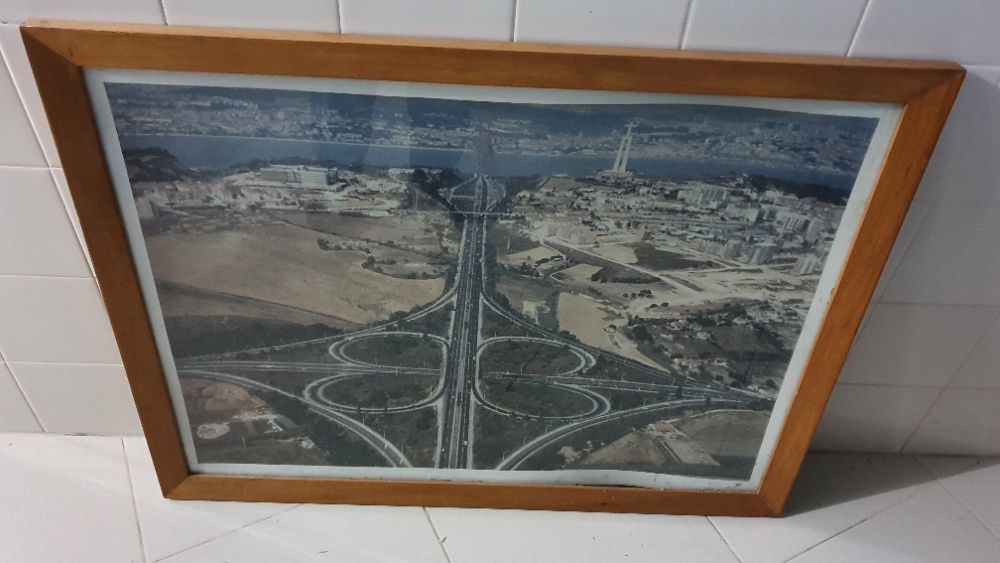 Old photograph of the Almada interchange – Toll booths direction Lisbon-Almada