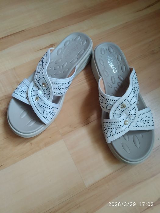 Новые Шлепанцы. 24 см стелька.