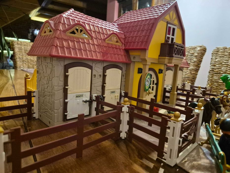 Playmobil 5221 bardzo duza stadnina koni