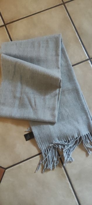 Szal szary firmy Monki