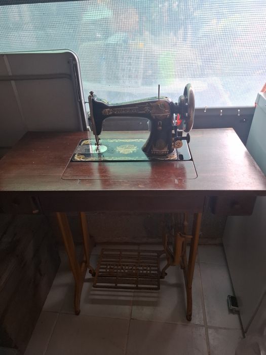 Maquina de costura singer