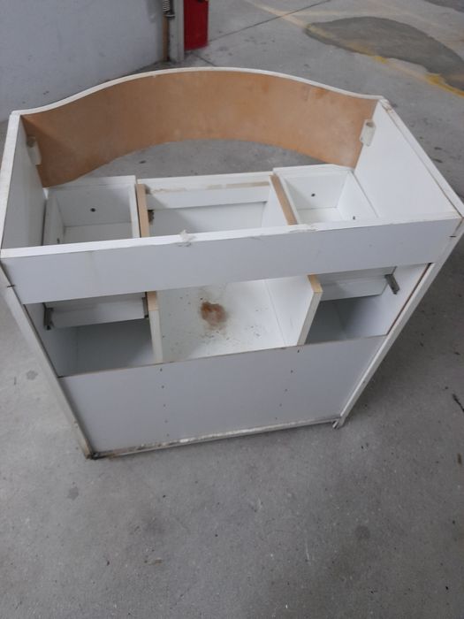 Armarío branco em bom estado