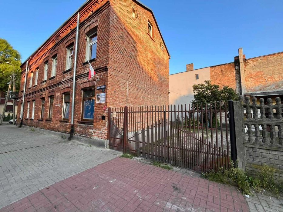 Sprzedam 3 pokojowe mieszkanie na parterze kamienicy - 200m od PKP