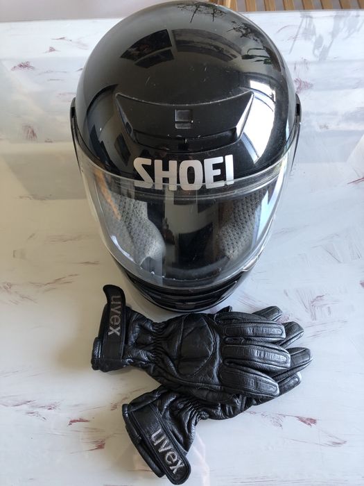 Capacete e luvas