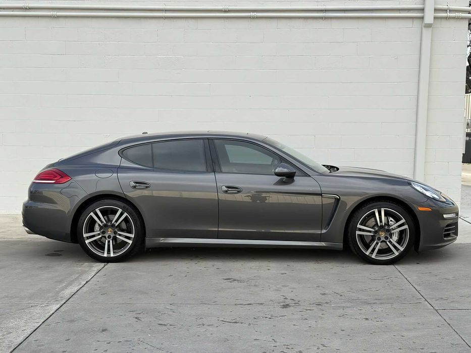 Porsche Panamera 4S      2015
