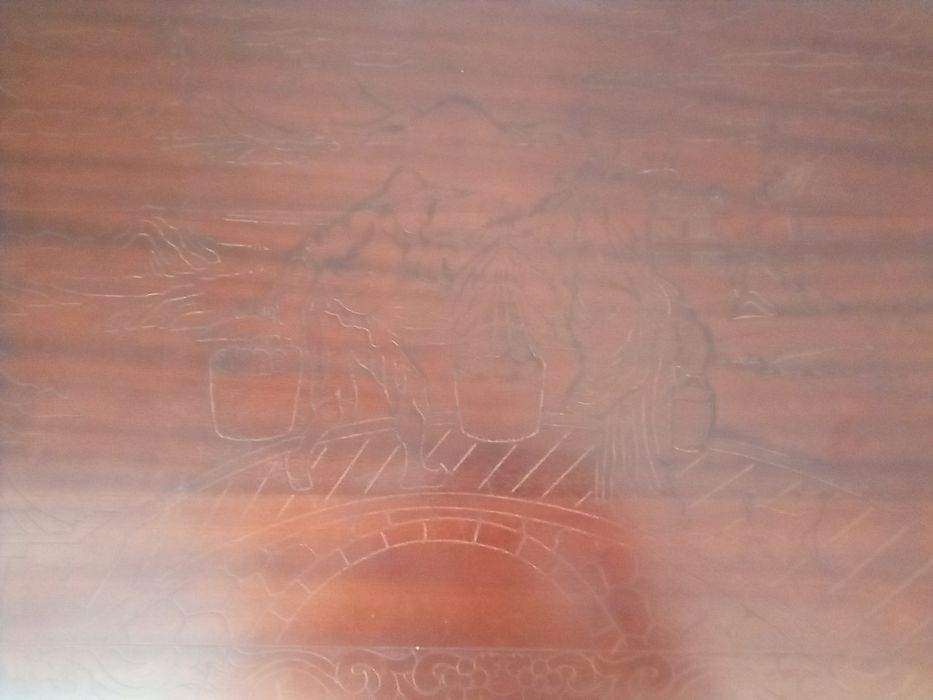 Baú de madeira com detalhe japonês