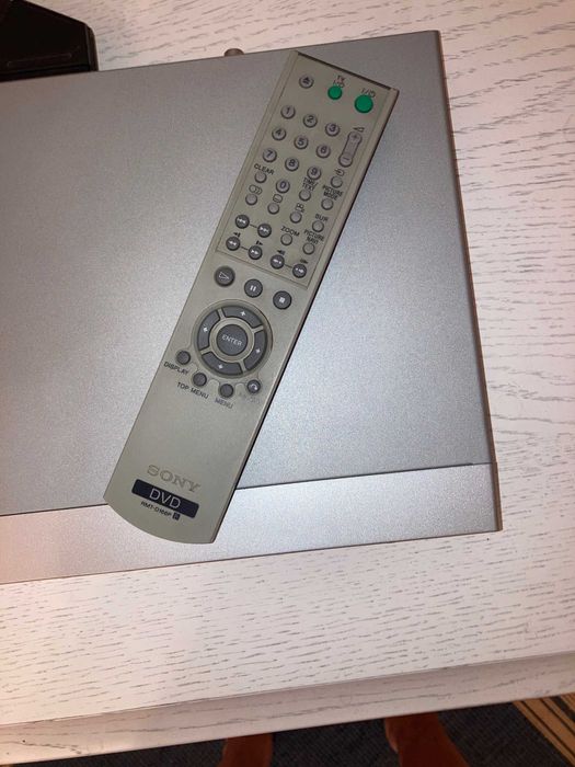 Odtwarzacz CD/DVD Sonny DVP-NS 355 z pilotem