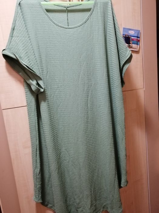 Miętowa sukienka, rozmiar 3 XL.