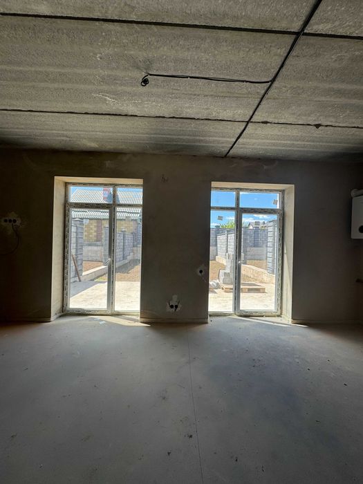 Котедж в районы Щасливого з власним подвір'ям