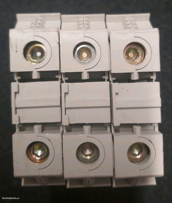 Bornes de ligação cada 0,10