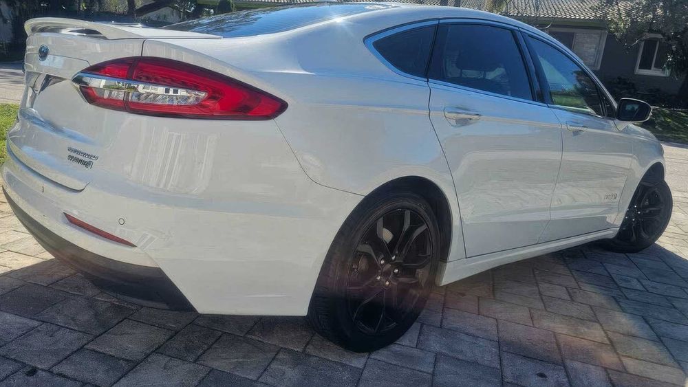Ford Fusion Hybrid Titanium      2019
