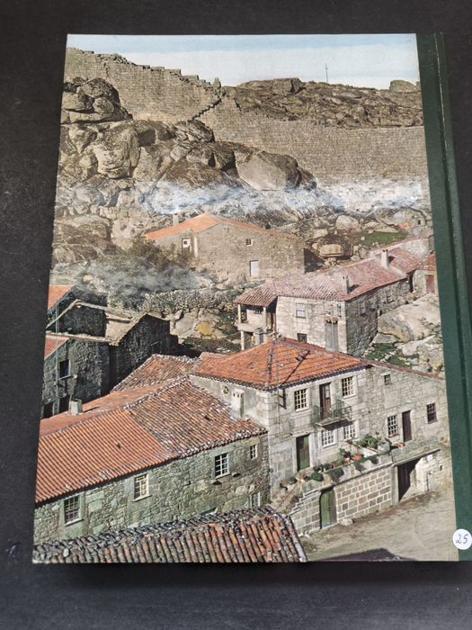 Livro "Por Terras de Portugal" 
Editado pela seleções do Riders digest