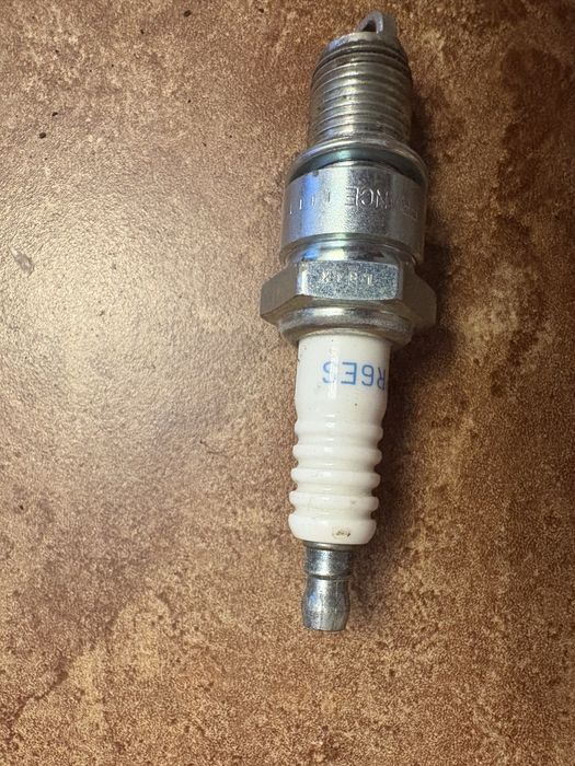 Свічка запалення на 4-тактних двигунів