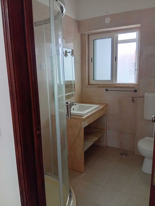 Apartamento T2 em Almada junto ao Hospital Garcia de Horta