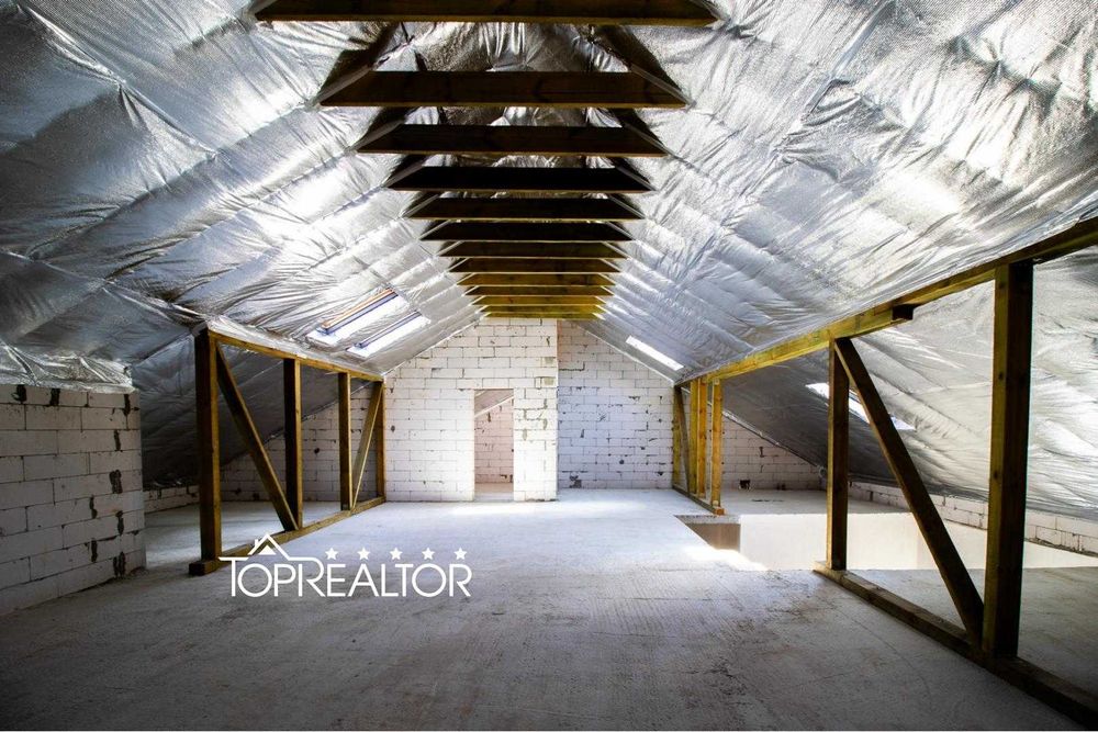 У продажі 2-поверховий будинок в селищі Лісне! лесопарк