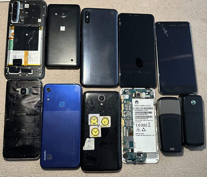 Zestaw 11 telefonów - różne modele, różne stany