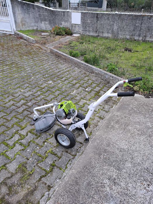 Moto roçadora com rodas, marca Vito, em estado de novo.