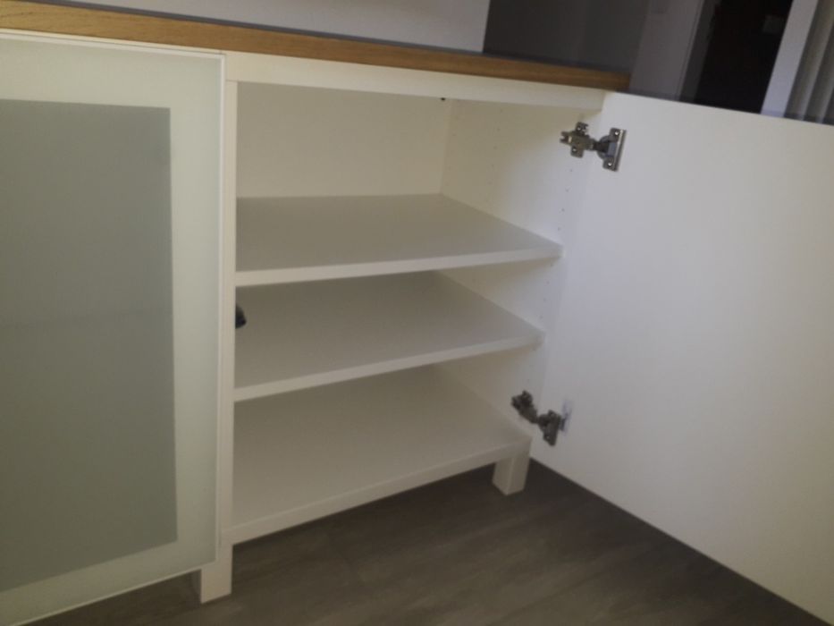 Aparador IKEA Besta