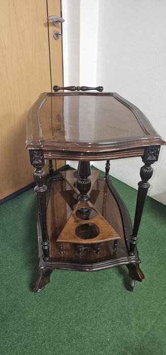 Carrinho de bebida em madeira