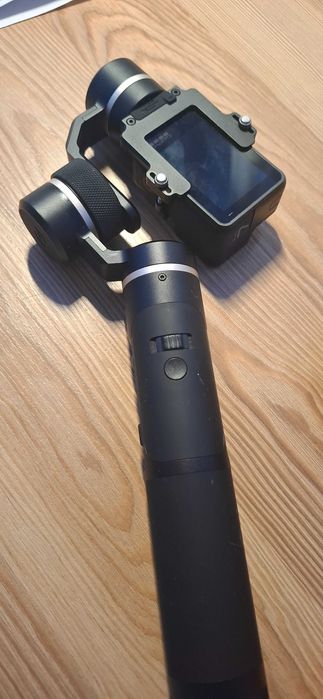 Kamerka GoPro 7 + statyw + nóżka do statywu + ładowarka + pokrowiec