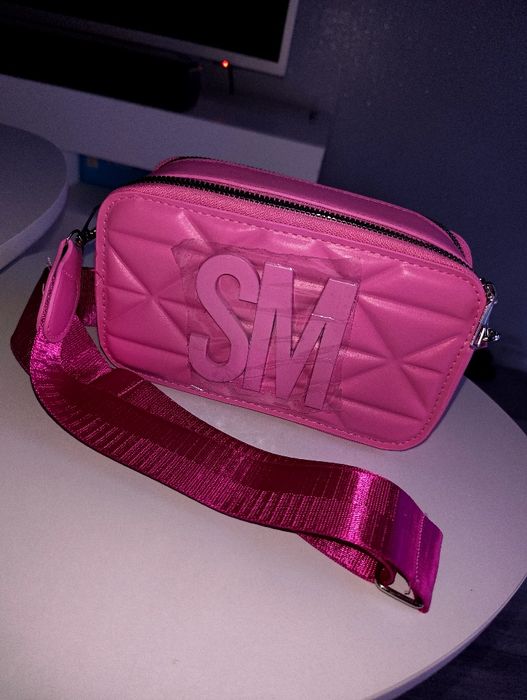 Różowa mała torebka pikowana SM na szerokim pasku