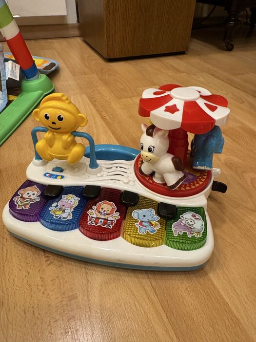 Дитяче піаніно-карусель