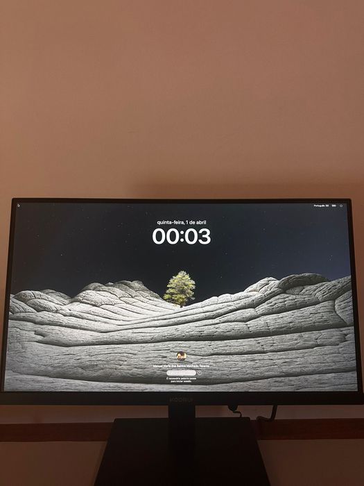 MacBook Air M1 - Functional as a desktop computer452216122561024001