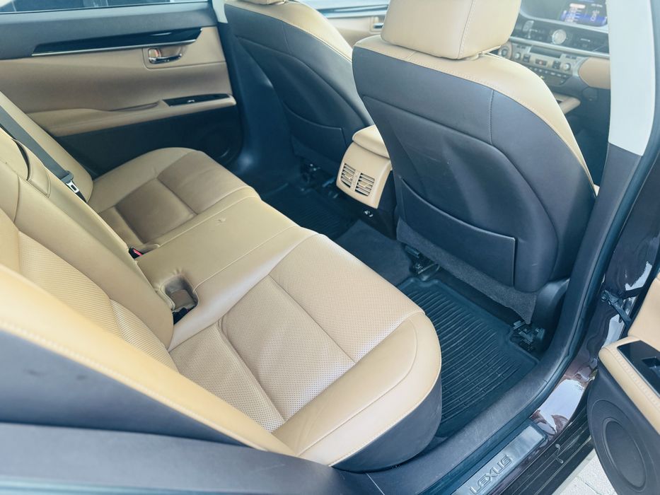 Продам Lexus ES250 2018 рік 2.5 газ/бензин АВТОМАТ після прильоту шахеда!