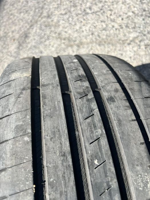 275/35/19 Good Year 2 pneus