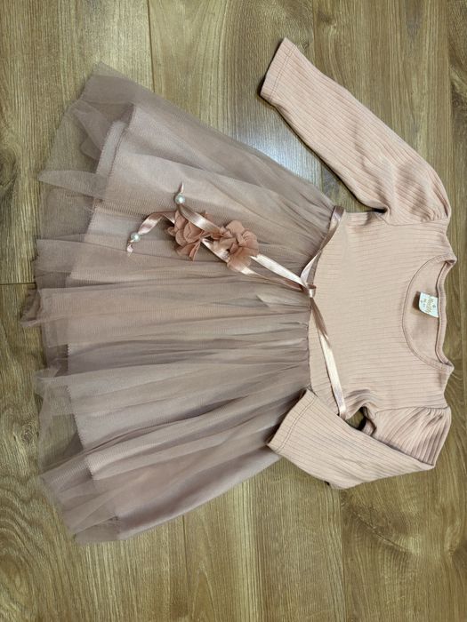 Нарядное платье на девочку