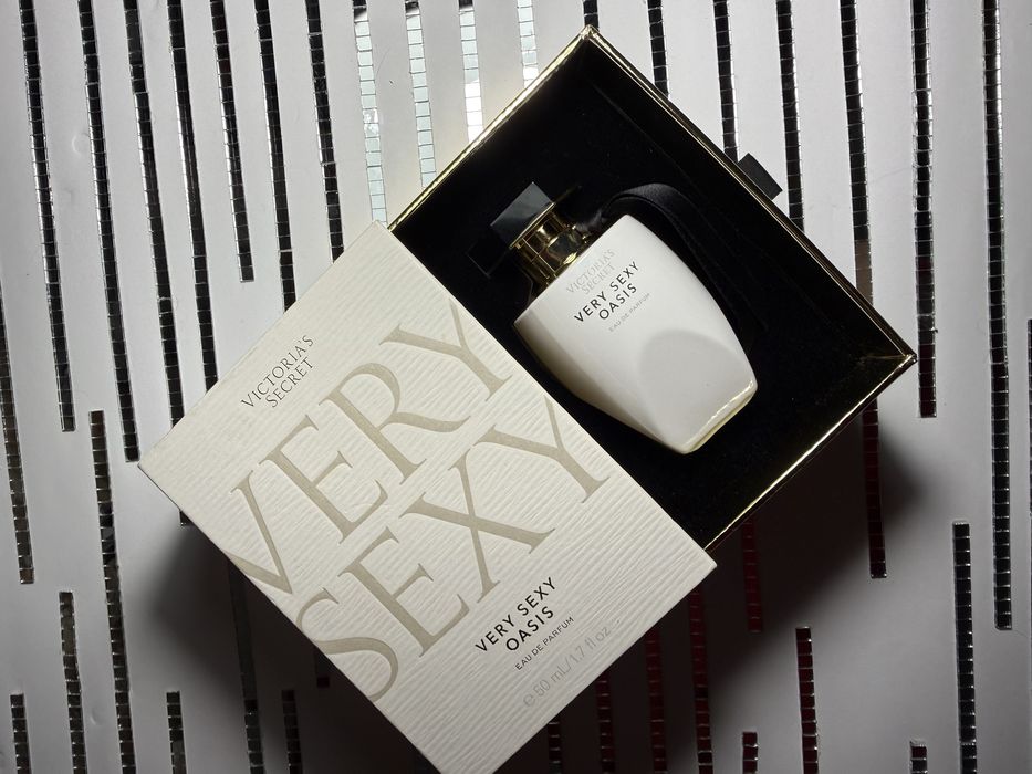 Victoria’s secret Oasis Very Sexy