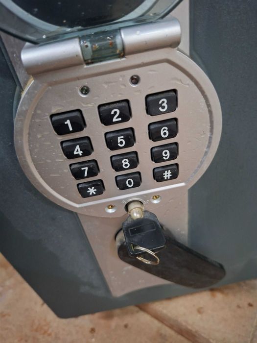 Cofre Honeywell segurança contra fogo (1h) e água, c/ teclado digital e chave de emergência