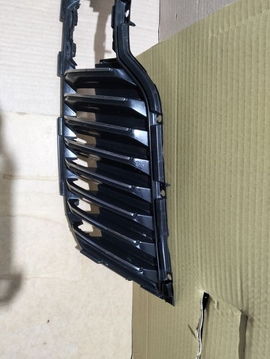 Grill Skoda Superb lll 3V0