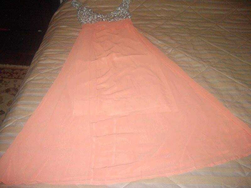 vestido chiffon e brilhantes, para datas festivas