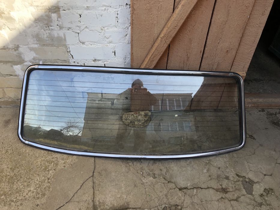 Заднє скло Волга Газ 24.