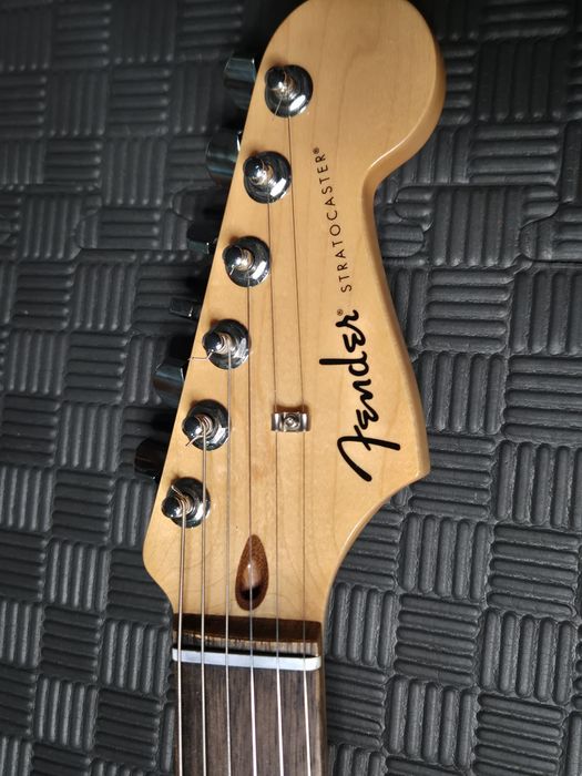 Fender Standard Stratocaster
