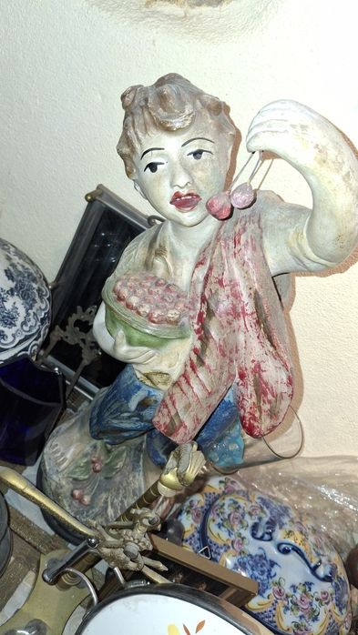 Escultura boneco faiança raro